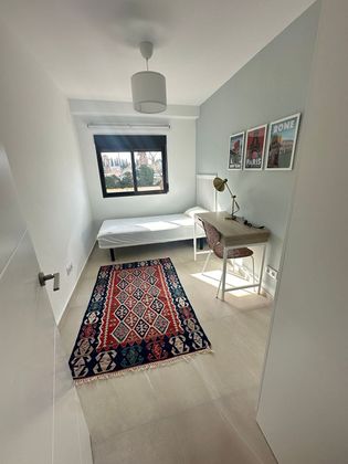 Foto 2 de Alquiler de piso en Trinitat de 3 habitaciones con muebles y aire acondicionado
