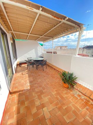 Foto 2 de Ático en alquiler en Nou Moles de 3 habitaciones con terraza y muebles