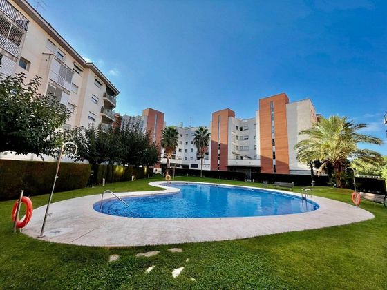 Foto 1 de Venta de piso en Barceloneta - Molí d'En Rovira de 4 habitaciones con terraza y piscina