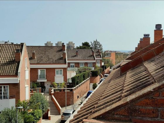 Foto 1 de Venta de casa en Ciutat Diagonal - La Miranda - La Mallola de 8 habitaciones con terraza y piscina