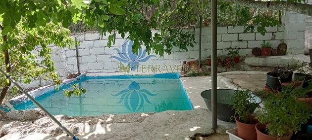 Foto 2 de Venta de chalet en calle Crta Plasencia de 6 habitaciones con piscina y jardín