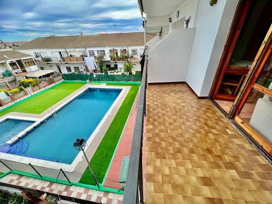 Foto 1 de Casa adossada en venda a Santa Susanna de 4 habitacions amb terrassa i piscina