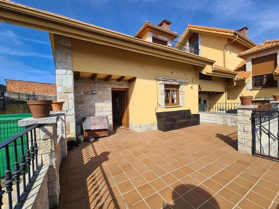 Foto 2 de Venta de casa adosada en calle Lurcia de 4 habitaciones con terraza y piscina