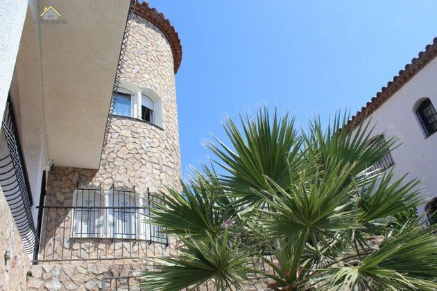 Foto 2 de Chalet en venta en Llançà de 4 habitaciones con terraza y garaje
