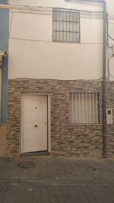 Foto 1 de Venta de casa en Centro - Almería de 3 habitaciones con terraza y aire acondicionado