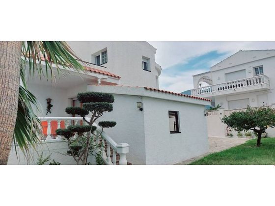 Foto 2 de Casa adossada en venda a Montsià de Mar de 4 habitacions amb terrassa i jardí