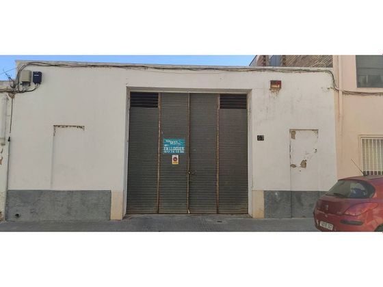 Foto 1 de Alquiler de garaje en calle Simpàtica de 140 m²