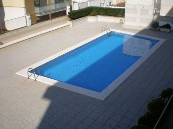Foto 1 de Piso en venta en Centre - Sant Carles de la Ràpita de 2 habitaciones con terraza y piscina