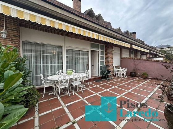 Foto 2 de Pis en venda a plaza Carlos V de 3 habitacions amb terrassa