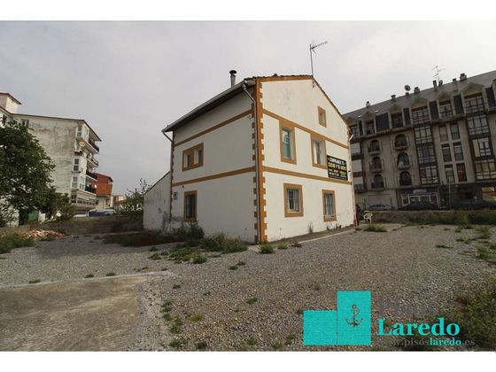 Foto 1 de Casa en venda a calle Viaducto de Colindres de 6 habitacions amb jardí