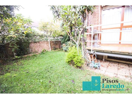 Foto 2 de Casa en venda a calle Diseminado Laredo de 5 habitacions amb terrassa i piscina