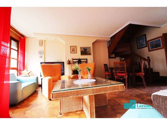 Foto 2 de Casa adossada en venda a calle República de Chile de 4 habitacions amb terrassa i garatge
