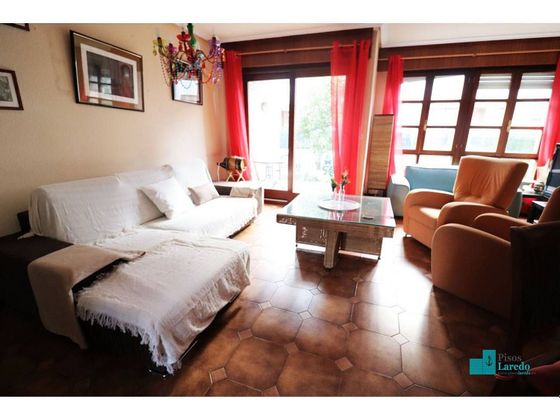 Foto 1 de Casa adossada en venda a calle República de Chile de 4 habitacions amb terrassa i garatge