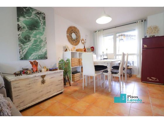 Foto 2 de Casa adossada en venda a calle El Mazo de Arriba de 4 habitacions amb terrassa i piscina