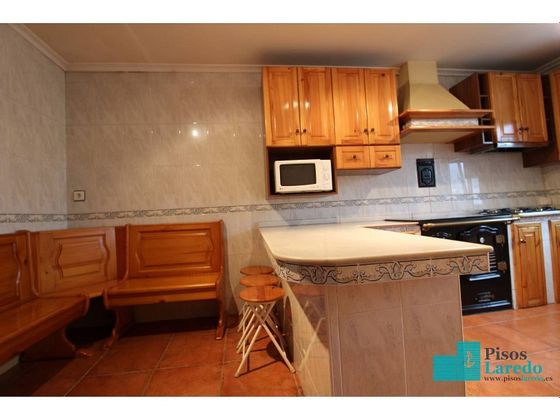 Foto 2 de Casa en venda a calle Cantarranas de 8 habitacions amb balcó i calefacció