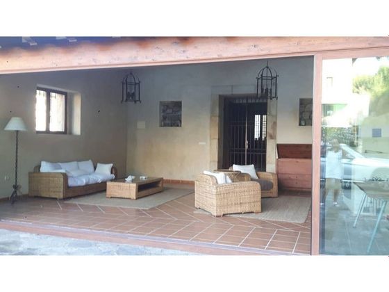 Foto 2 de Casa en venta en barrio Udalla de 3 habitaciones con terraza y jardín