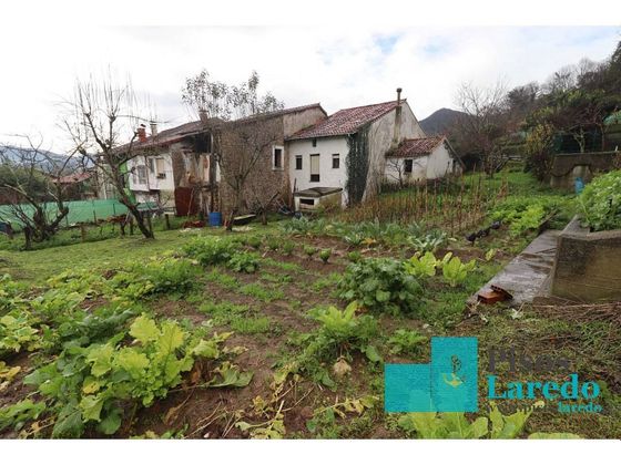 Foto 2 de Casa en venda a barrio El de 6 habitacions amb terrassa i jardí