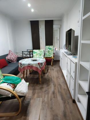 Foto 2 de Piso en alquiler en Polígono Cartuja – La Paz de 3 habitaciones con muebles