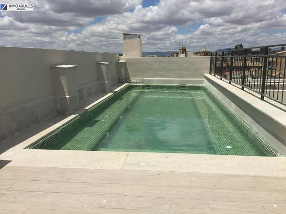 Foto 1 de Piso en alquiler en Centro - Sagrario de 1 habitación con terraza y piscina