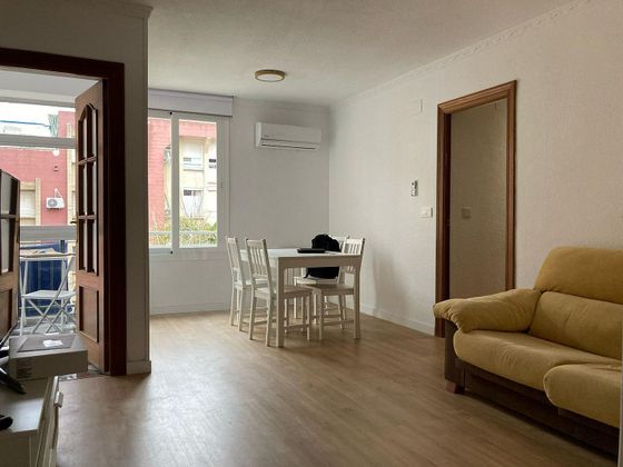 Foto 1 de Pis en lloguer a Polígono Cartuja – La Paz de 5 habitacions amb terrassa i mobles