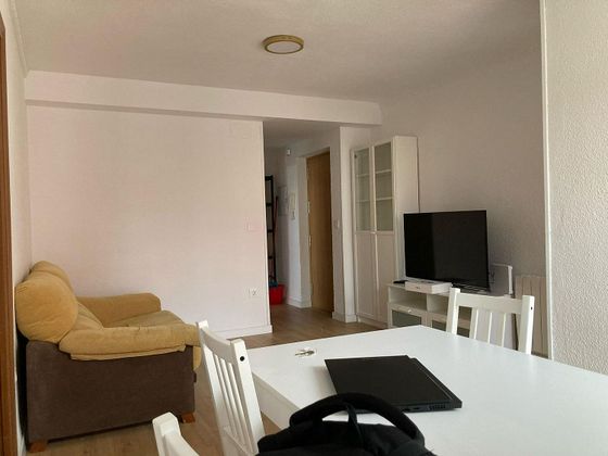 Foto 2 de Pis en lloguer a Polígono Cartuja – La Paz de 5 habitacions amb terrassa i mobles