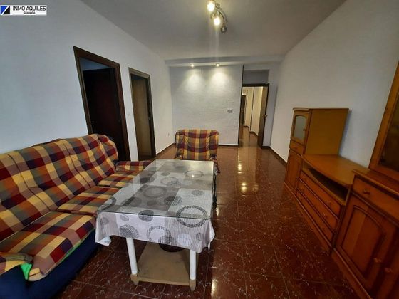 Foto 1 de Pis en lloguer a Pajaritos - Plaza de Toros de 3 habitacions amb terrassa i mobles