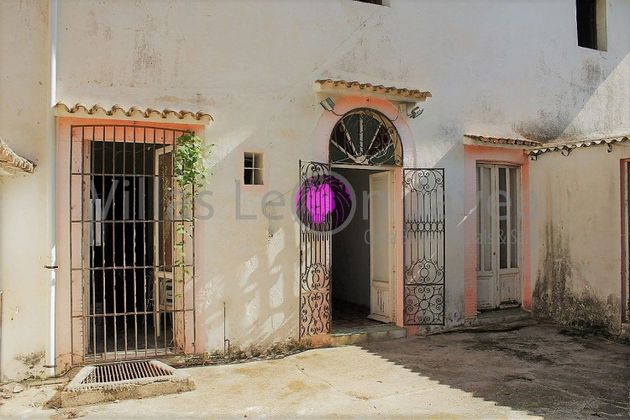 Foto 2 de Casa rural en venda a calle Tàpies de 8 habitacions amb terrassa i jardí