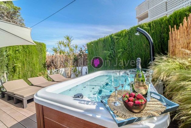 Foto 1 de Xalet en lloguer a calle Atenas de 4 habitacions amb terrassa i jardí