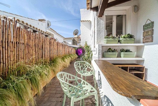 Foto 2 de Alquiler de chalet en calle Atenas de 4 habitaciones con terraza y jardín
