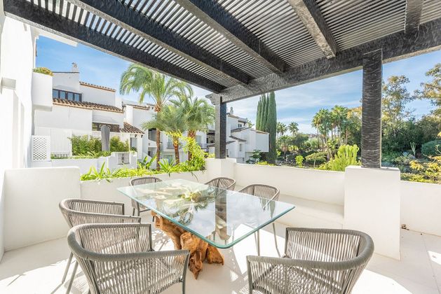 Foto 1 de Pis en lloguer a Lomas de Marbella Club - Puente Romano de 3 habitacions amb terrassa i piscina