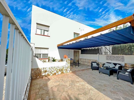 Foto 1 de Casa adossada en venda a calle Cepell de 4 habitacions amb terrassa i piscina