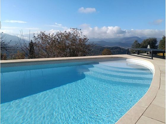 Foto 1 de Casa en venta en Sant Joan les Fonts de 4 habitaciones con terraza y piscina