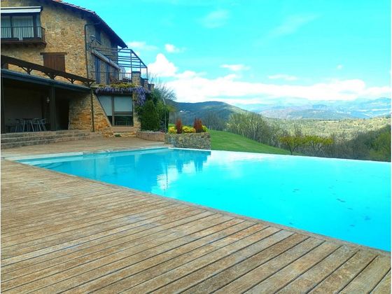 Foto 1 de Casa en venta en Sant Joan les Fonts de 4 habitaciones con terraza y piscina