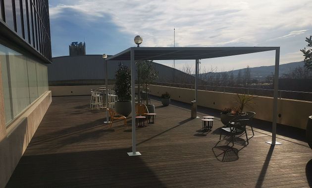 Foto 2 de Alquiler de oficina en Sant Joan Despí con terraza