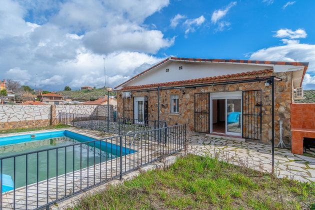 Foto 1 de Chalet en venta en calle Guadarrama de 4 habitaciones con terraza y piscina