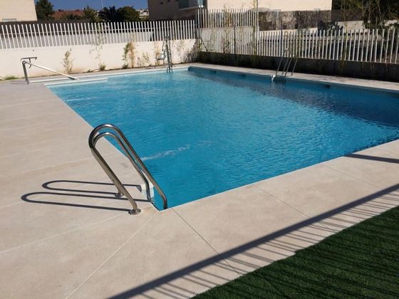 Foto 2 de Alquiler de piso en Poniente-Norte - Miralbaida - Parque Azahara de 3 habitaciones con terraza y piscina