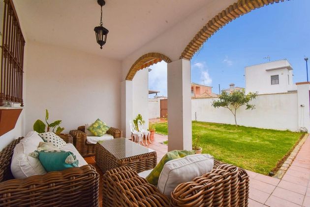 Foto 1 de Xalet en venda a Las Lagunas - Campano de 3 habitacions amb terrassa i jardí