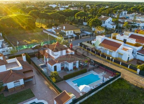 Foto 1 de Alquiler de chalet en Cartaya de 4 habitaciones con terraza y piscina