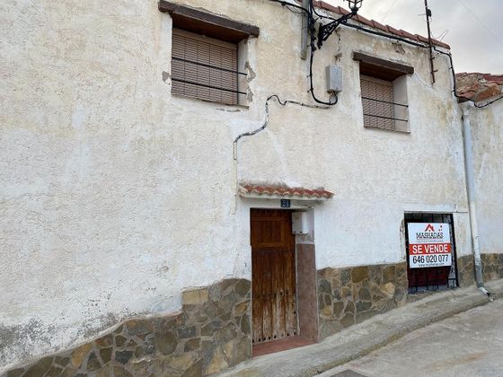 Foto 2 de Casa en venda a Bañón de 4 habitacions amb garatge i jardí