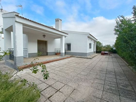 Foto 1 de Xalet en venda a Guadamur de 4 habitacions amb terrassa i garatge