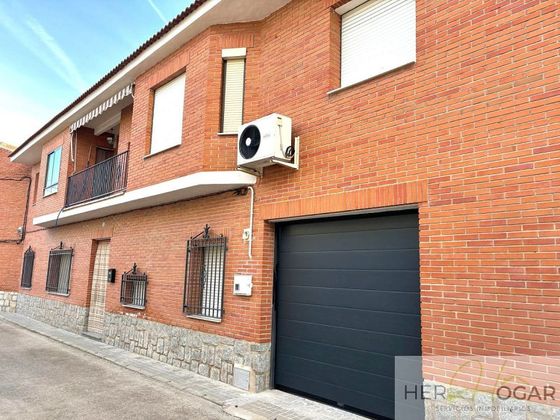Foto 1 de Casa en venta en Sonseca de 4 habitaciones con terraza y garaje