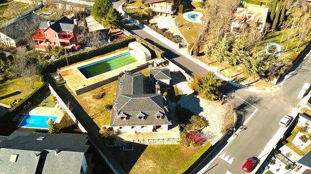 Foto 1 de Casa en venta en Navacerrada de 9 habitaciones con terraza y piscina