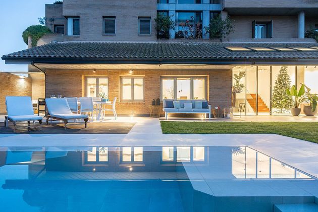 Foto 1 de Casa adosada en venta en La Finca de 6 habitaciones con terraza y piscina
