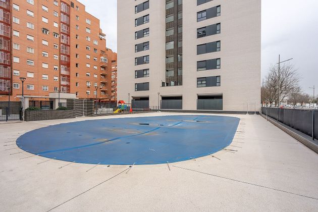 Foto 2 de Piso en venta en Mariblanca - Villafontana de 3 habitaciones con terraza y piscina