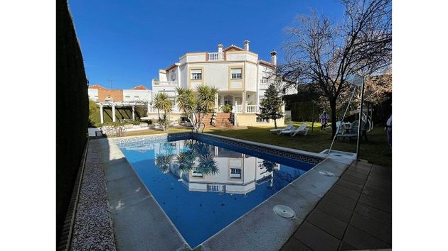 Foto 1 de Chalet en venta en urbanización Cerezos III Gojar Granada de 5 habitaciones con terraza y piscina
