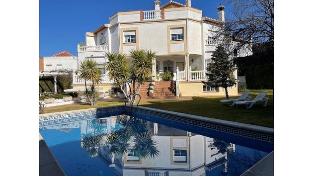 Foto 2 de Chalet en venta en urbanización Cerezos III Gojar Granada de 5 habitaciones con terraza y piscina