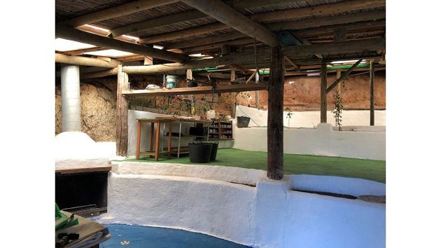 Foto 2 de Casa en venda a calle De la Sierra de 6 habitacions amb terrassa i piscina