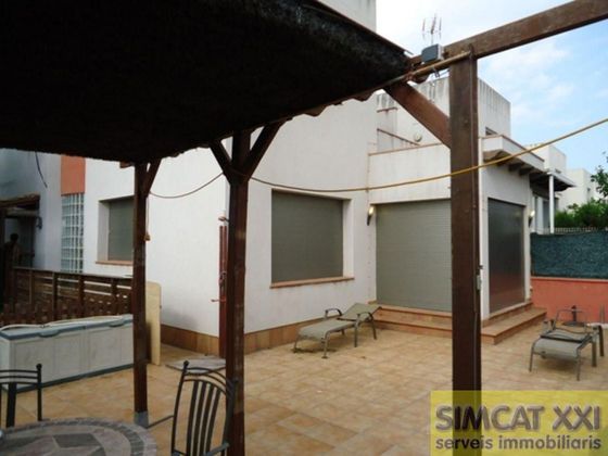 Foto 2 de Venta de casa en Empuriabrava de 4 habitaciones con terraza y piscina