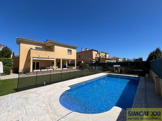 Foto 1 de Xalet en venda a Avinyonet de Puigventós de 4 habitacions amb terrassa i piscina