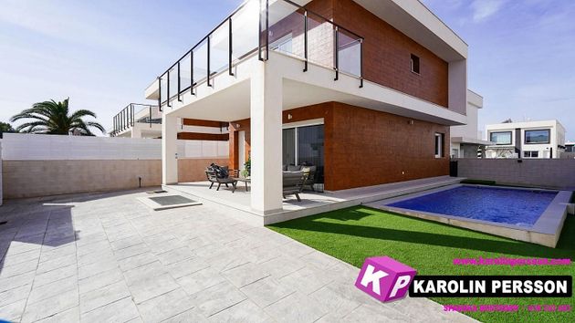Foto 2 de Chalet en venta en Gran Alacant de 4 habitaciones con terraza y piscina